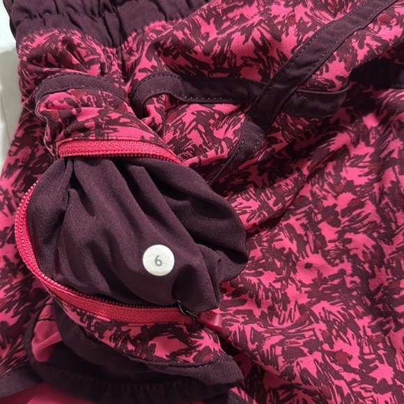 Lululemon Tracker Short III *4-way Stretch size 6 - Picture 12 of 12